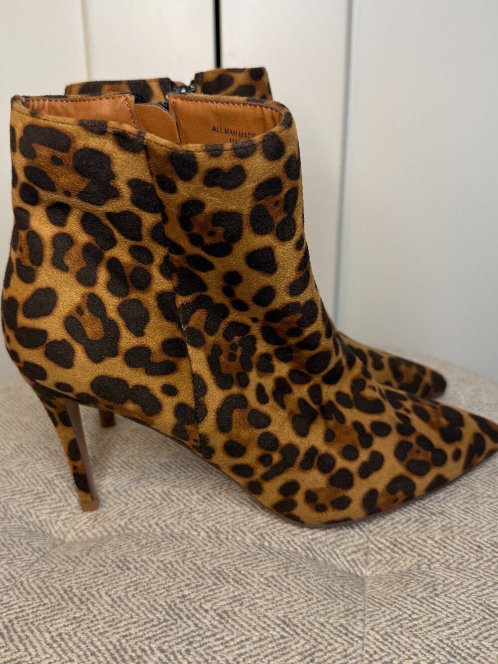 Lulus Women's Leopard Suede Pointed Toe Ankle High Heeled Booties Size 8.5